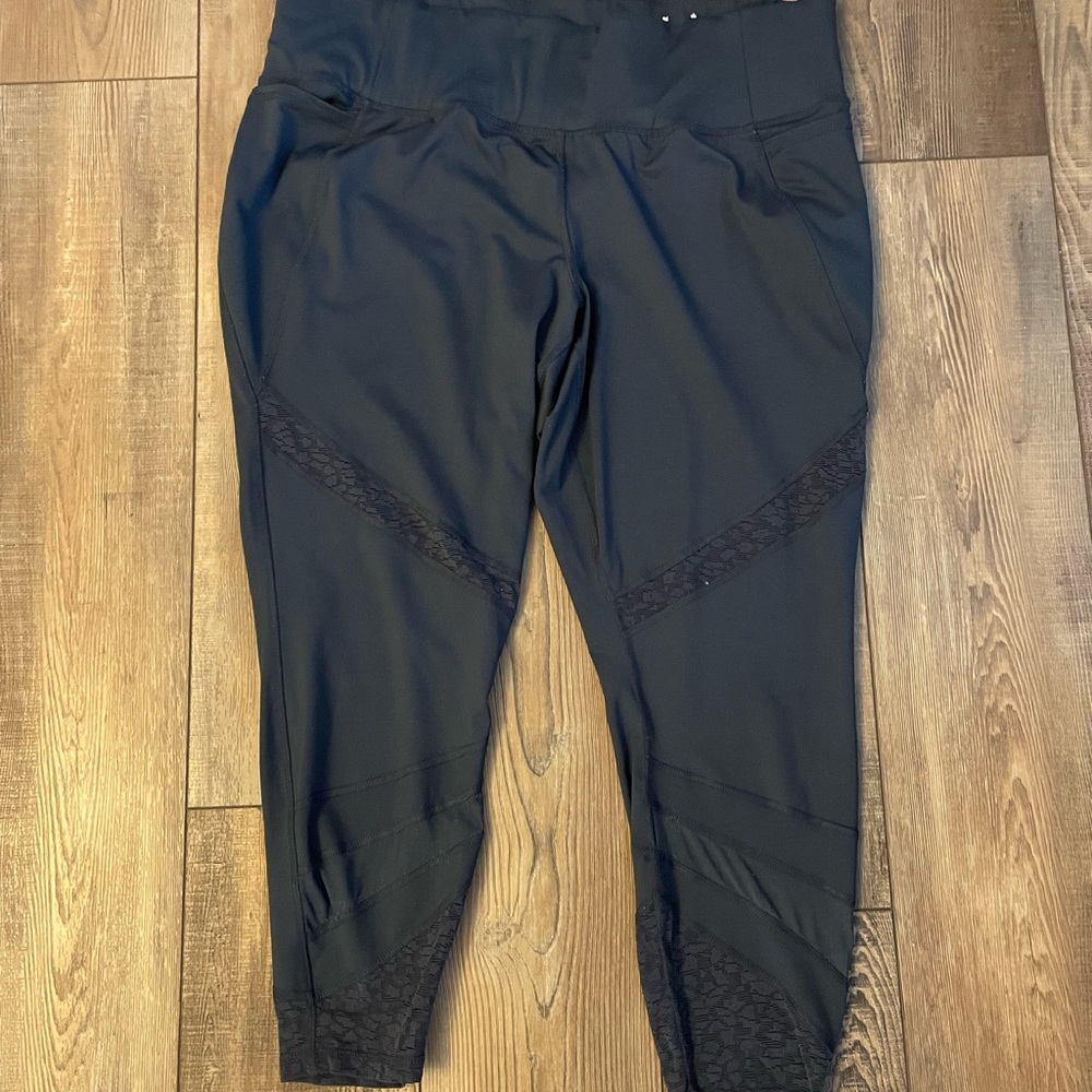 Livi Lane Bryant size 22/24 leggings with lace